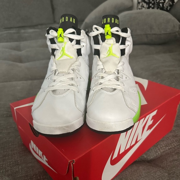 Jordan 6 Oregon - Picture 2 of 6